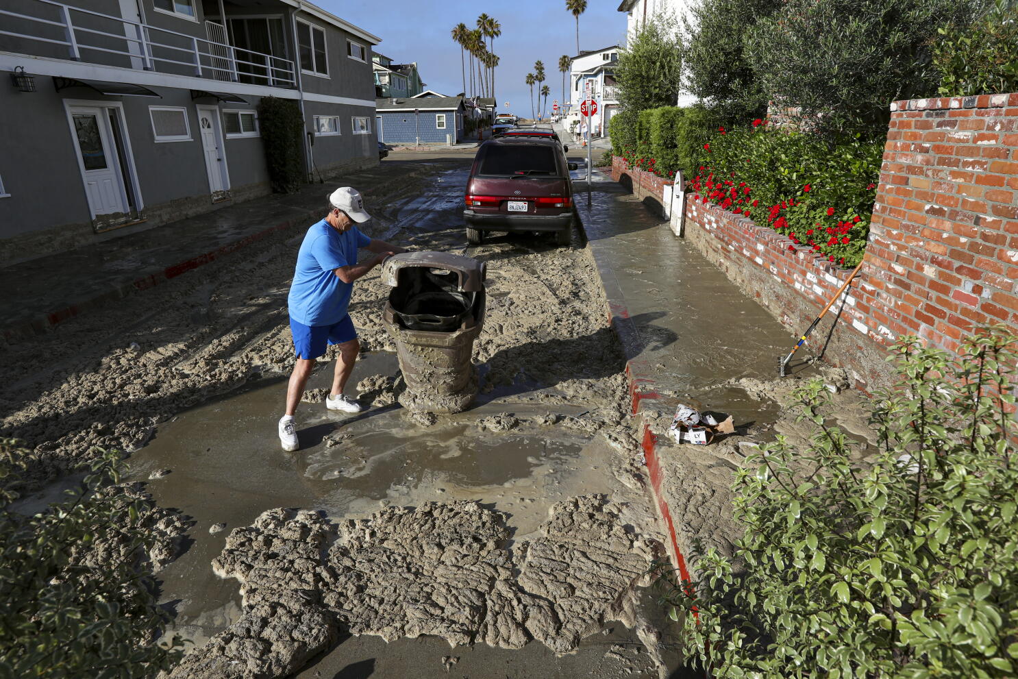 Дополнительная фотография к материалу «Newport Beach затопило — 100 000+ запросов»