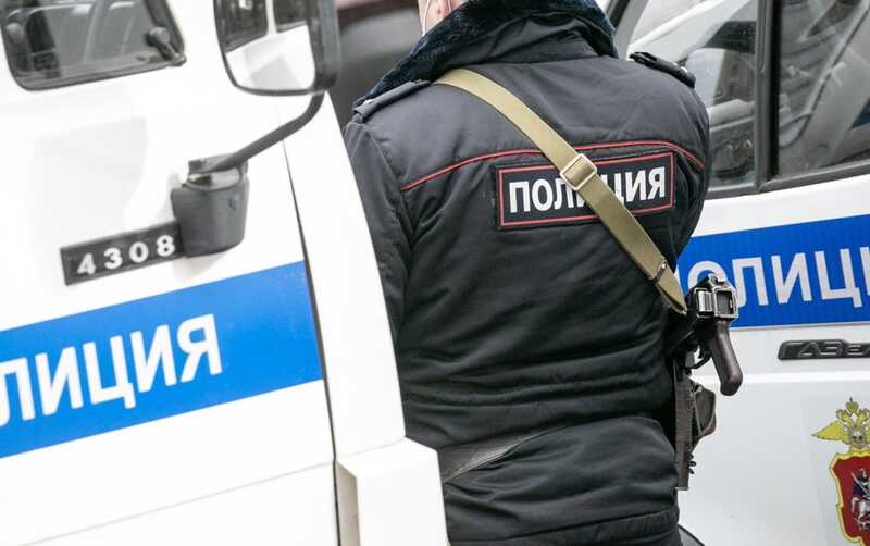 Полицейский выстрелил в свадебный кортеж и ранил ребёнка
