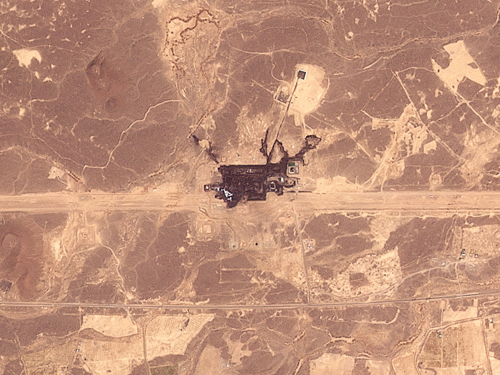 Дополнительная фотография к материалу «Саудовский нефтепровод загорелся после дронов»