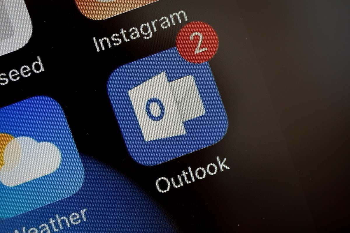 Дополнительная фотография к материалу «Outlook лёг на несколько часов — 108 тысяч запросов о пропавшей почте»