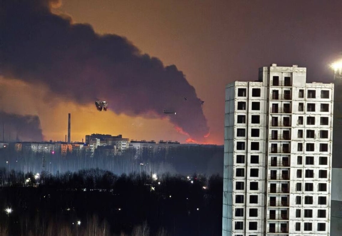 Дополнительная фотография к материалу «НПЗ в Ярославле потушили — Google насчитал 100 тысяч запросов»